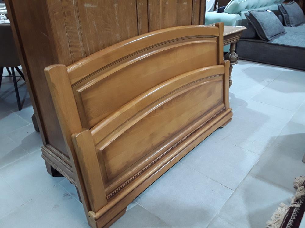 CHAMBRE EN CHENE MASSIF GARDE ROBE 4 PORTE + COMMODE + LIT AVEC SOMMIER ET CHEVET
