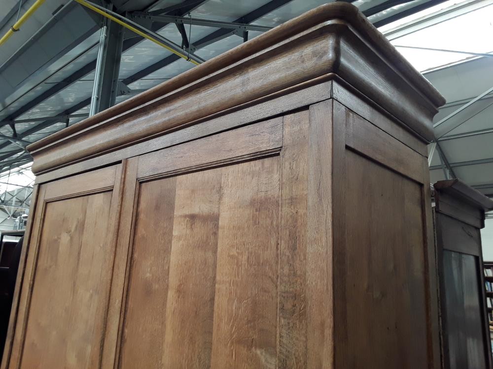 ARMOIRE 2 PORTES LOUIS PHILIPPE EN CHENE MASSIF