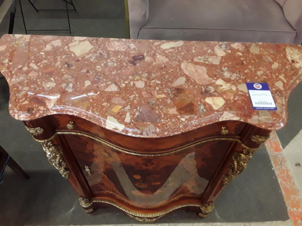 MEUBLE MARQUETÉ A MÉDAILLON DE ST LOUIS XVI