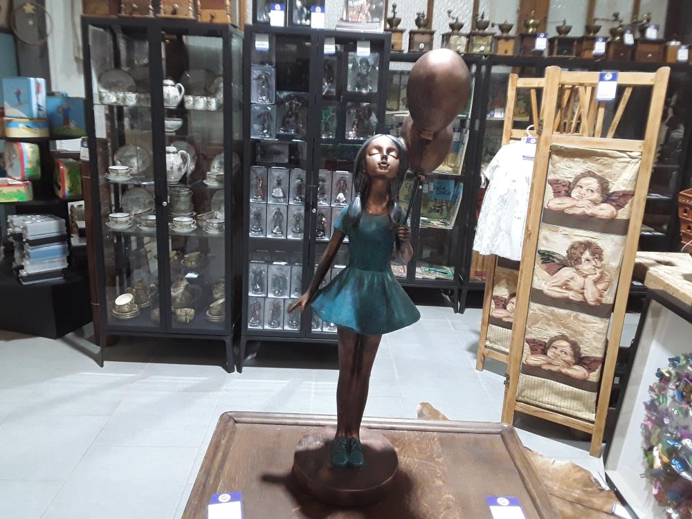 SCULPTURE DECO LA FILLE AUX BALLONS