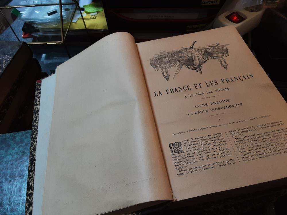 LIVRE "LES FRANÇAIS A TRAVERS LES SIÈCLES" H. GEFFROY