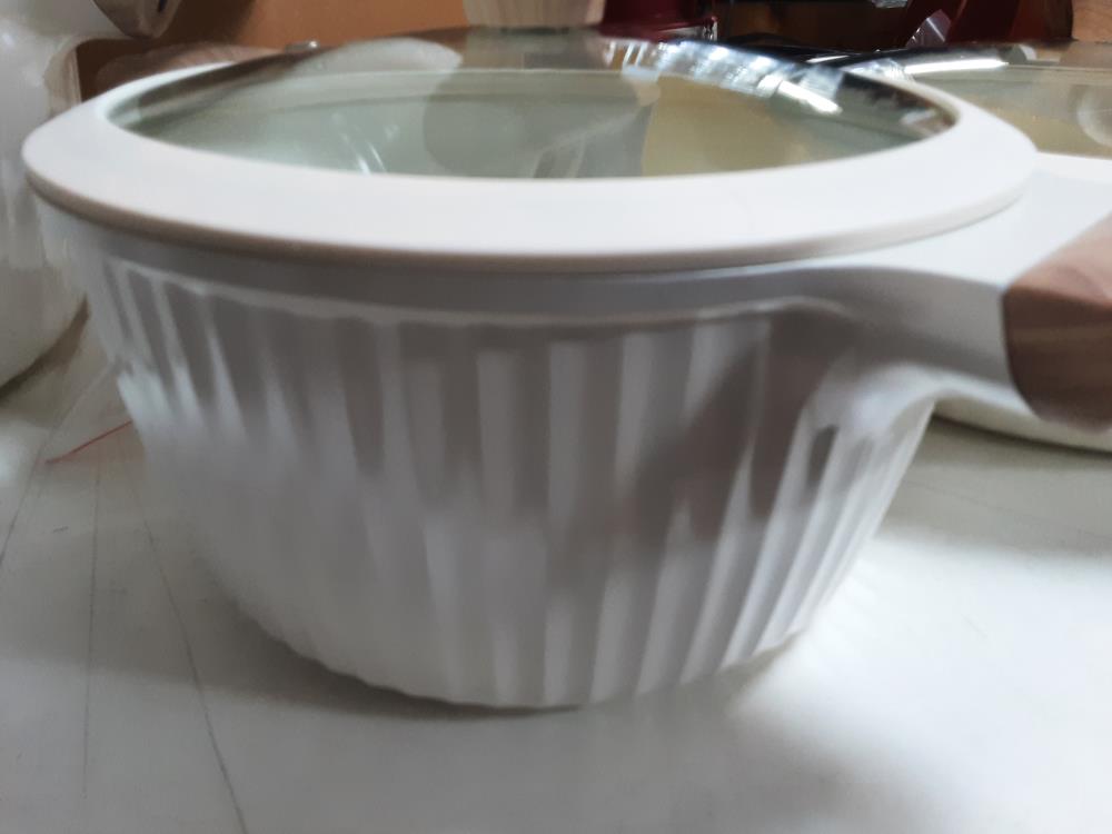 FAIT TOUT MATELASSÉ + COUVERCLE 20CM