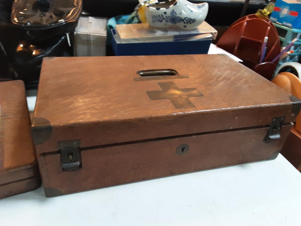 ANCIENNE BOITE NECESSAIRE DE TREPANATION COLLIN