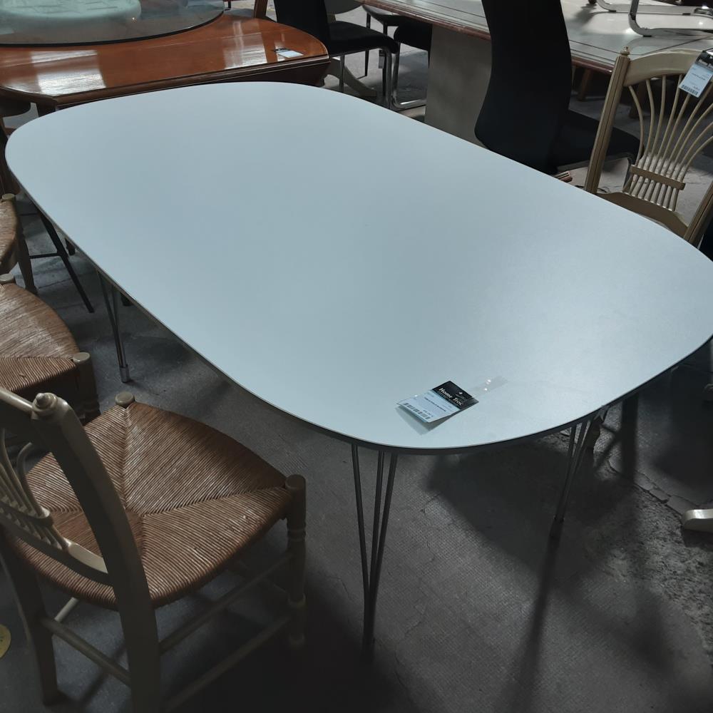 TABLE OVALE BLANCHE 