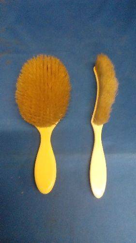 LOT DE 2 BROSSES