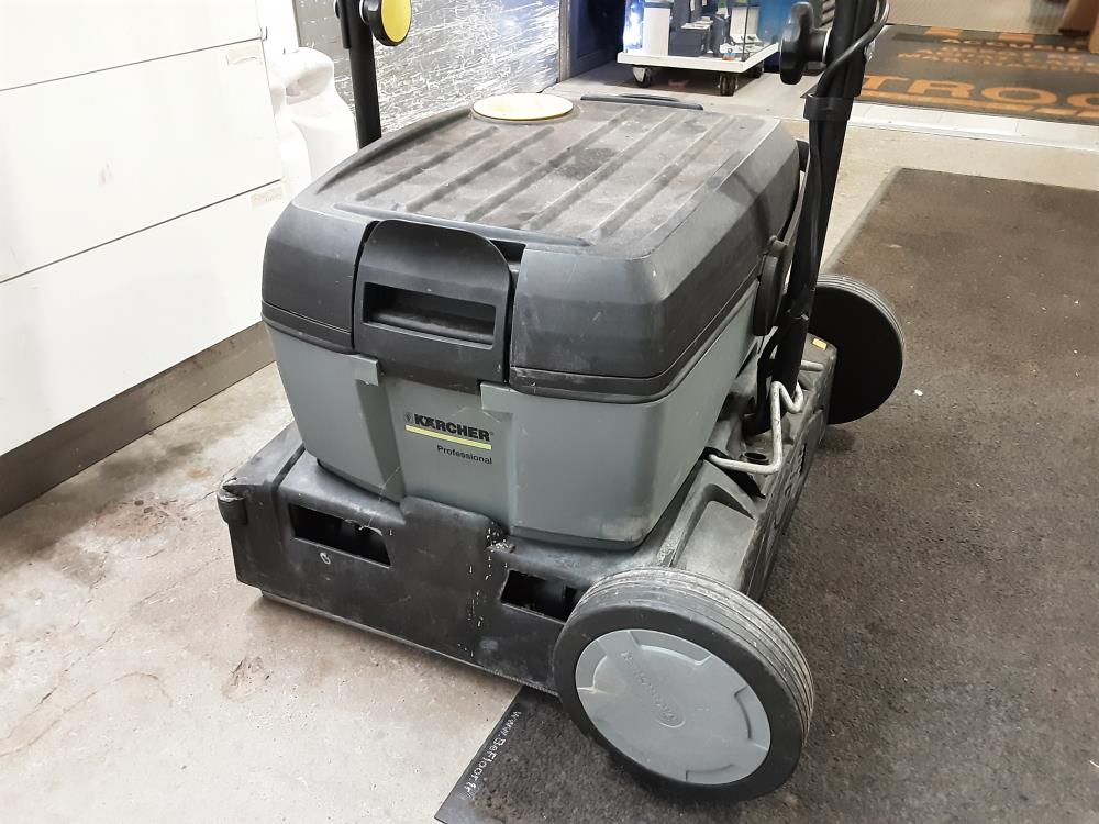LAVEUSE DE SOLS PROFESSIONNELLE KARCHER VALEUR NEUF 3000E