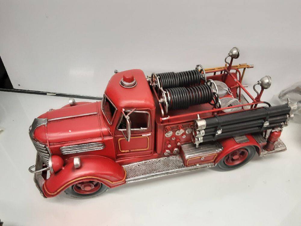 CAMION POMPIER EN MÉTAL L.41.7CM (BL-214)