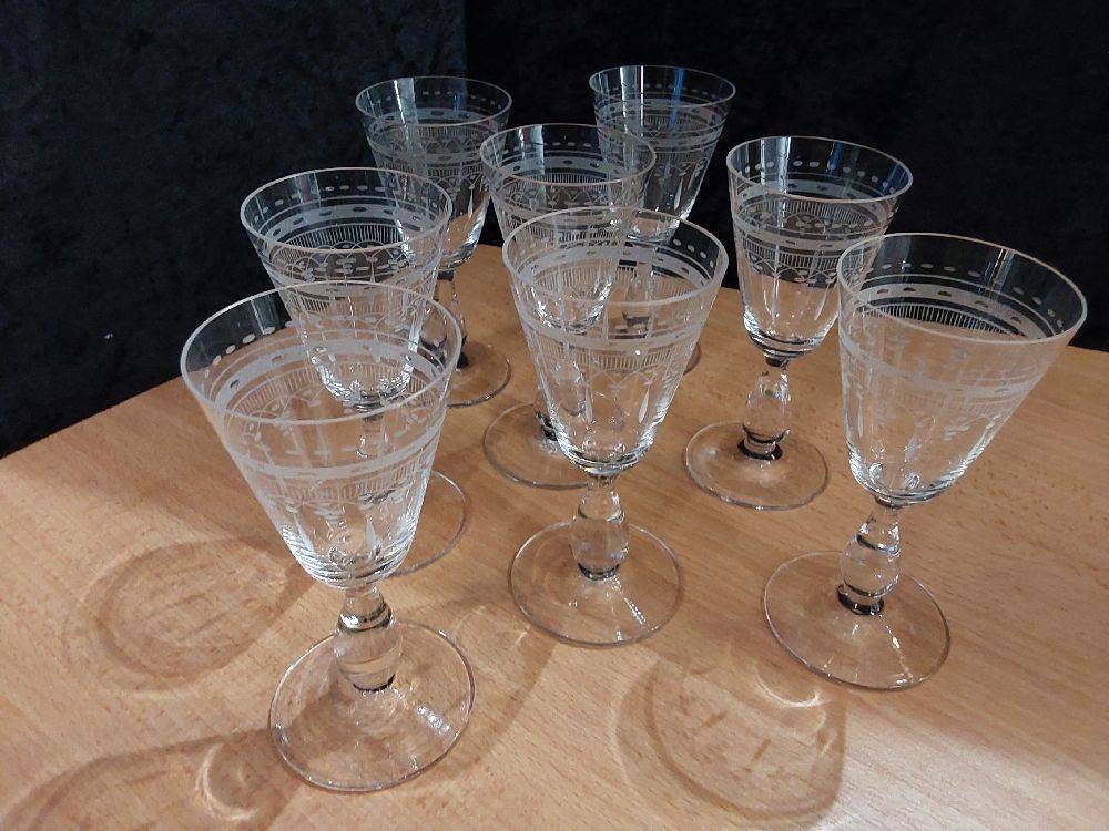 LOT DE 8 VERRES A LIQUEUR CRISTAL TAILLÉE 