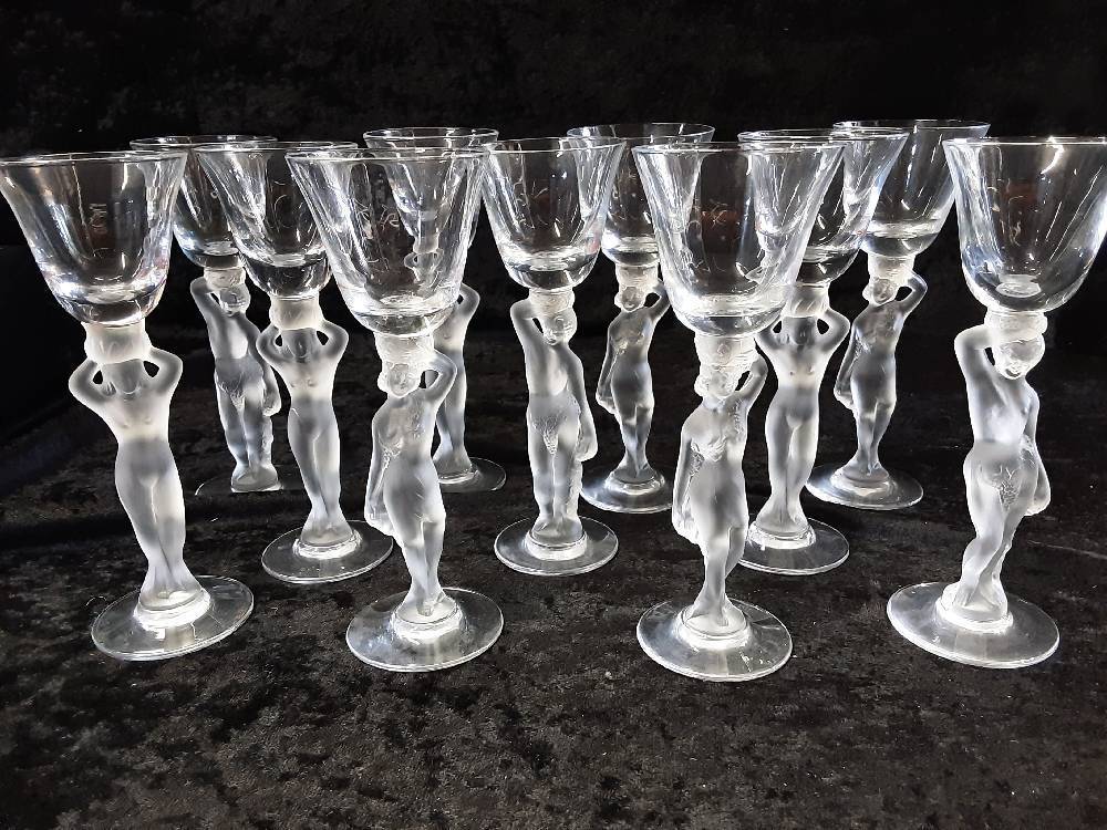 LOT DE 11 VERRES A LIQUEUR CRISTAL PIED FEMME