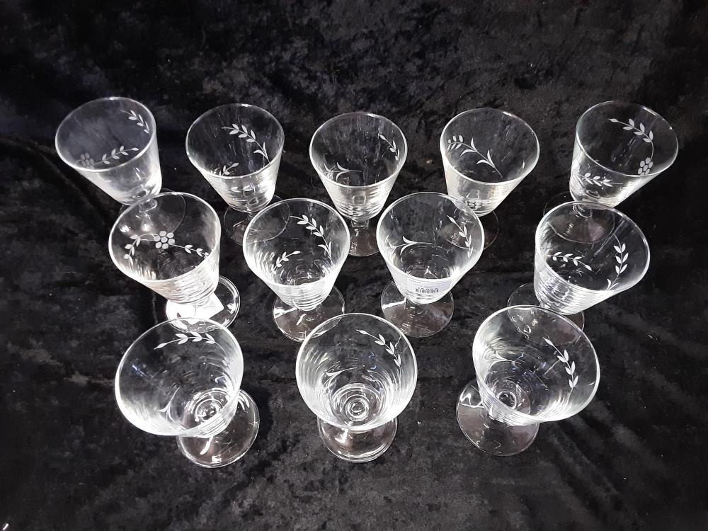 LOT 12 VERRES SUR PIED