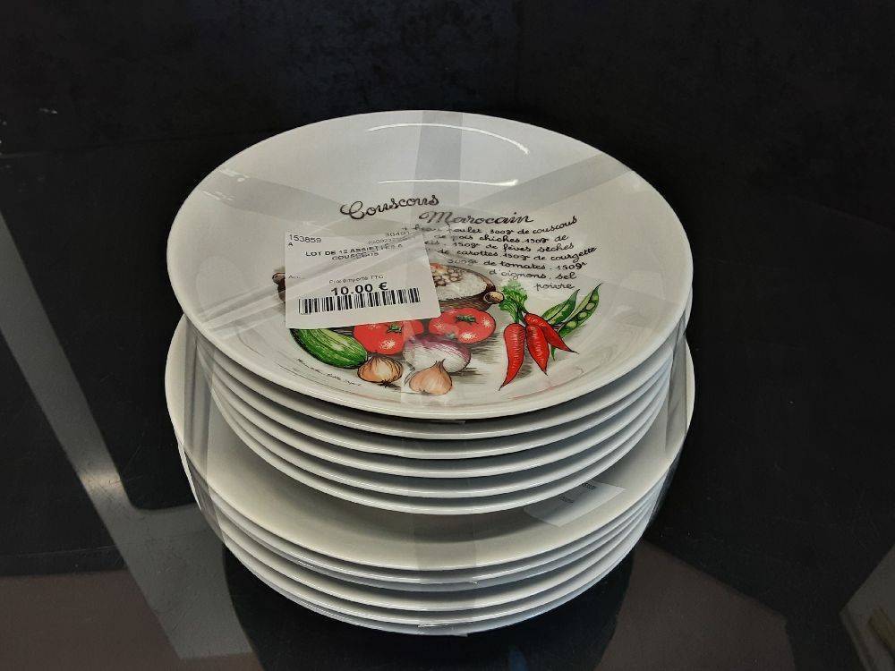 LOT DE 12 ASSIETTES A COUSCOUS