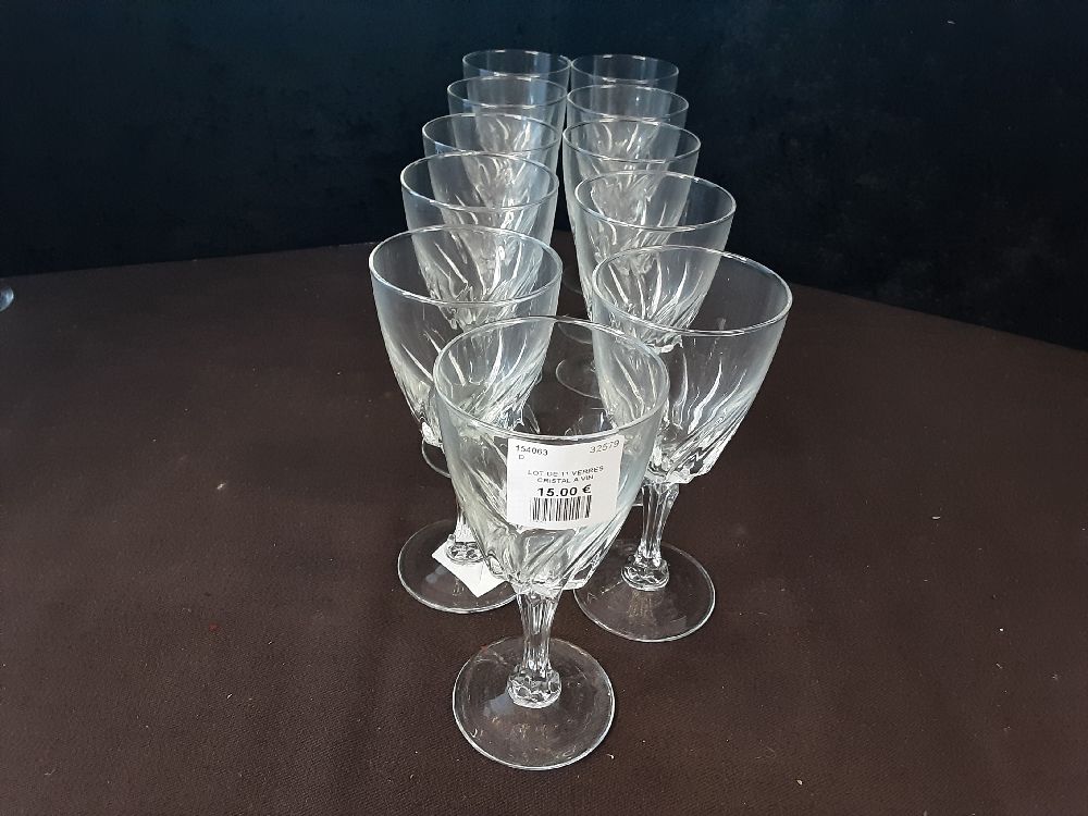 LOT DE 11 VERRES CRISTAL A VIN