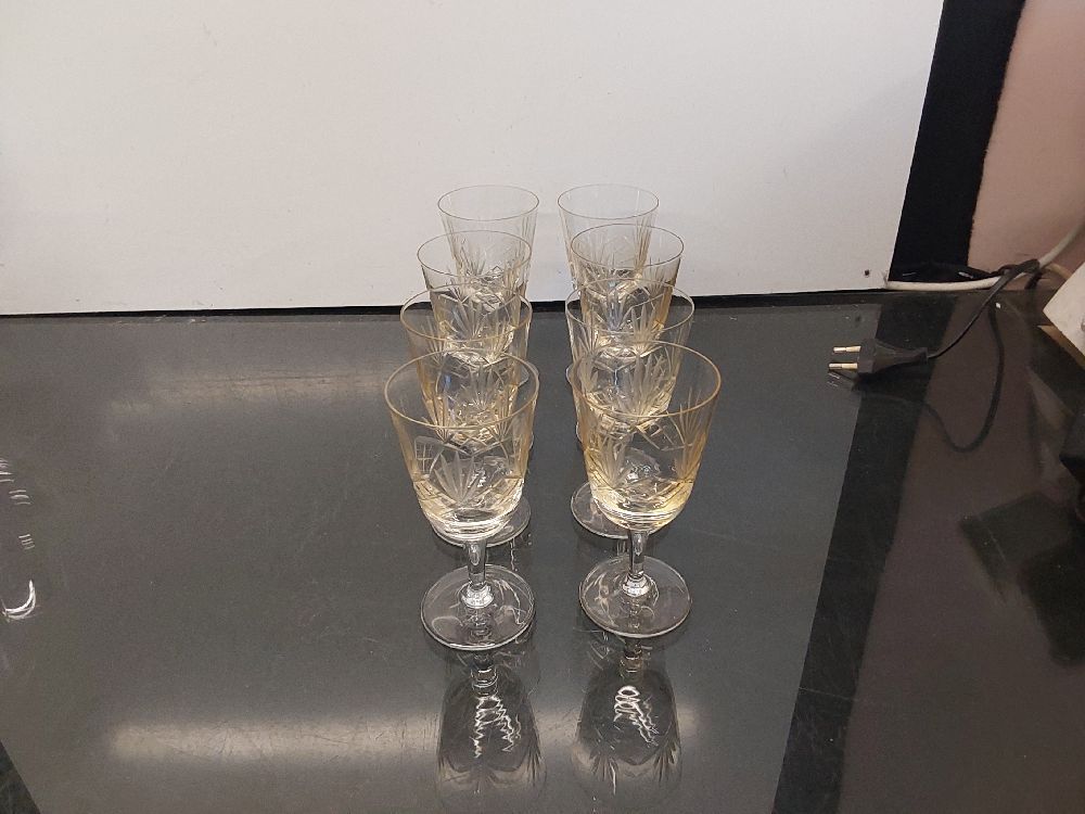 LOT DE 8 VERRES SUR PIED PM