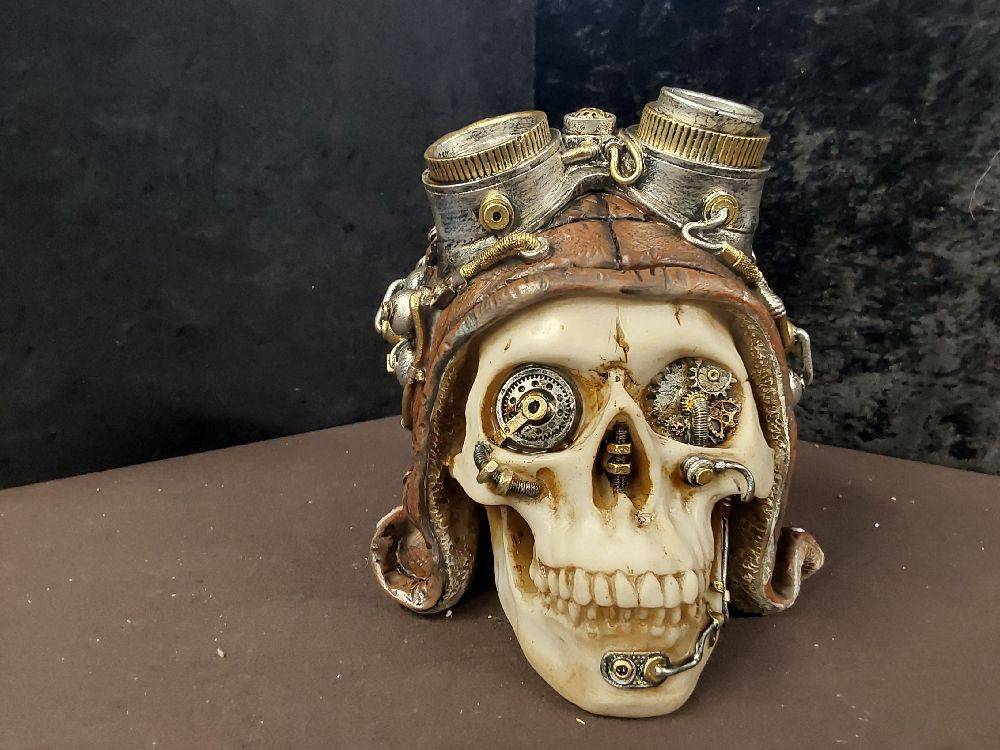 TETE DE MORT AVIATEUR RESINE (SP-7)