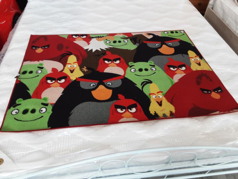 TAPIS ANGRY BIRDS 135 X 96 CM 