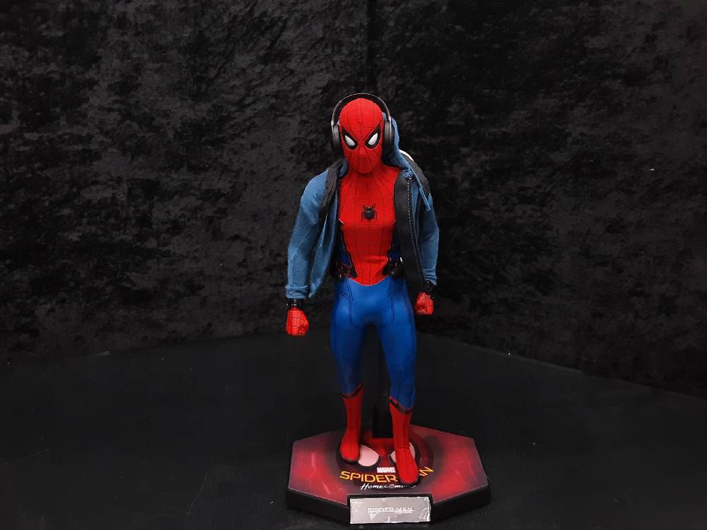 FIGURINE HOT TOYS MMS426 SPIDER-MAN HOMECOMING SPIDER-MAN DELUXE VERSION