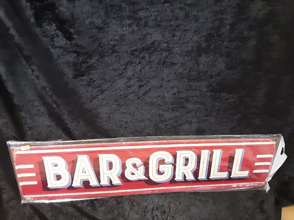 PLAQUE METAL LONGUE BAR AND GRILL
