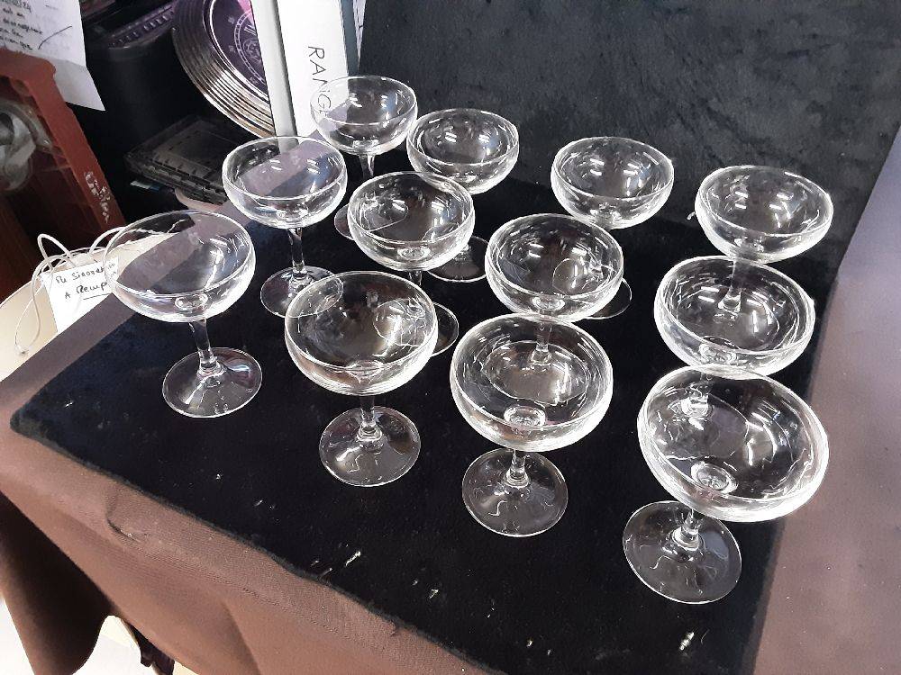 LOT DE 12 COUPES À CHAMPAGNE 