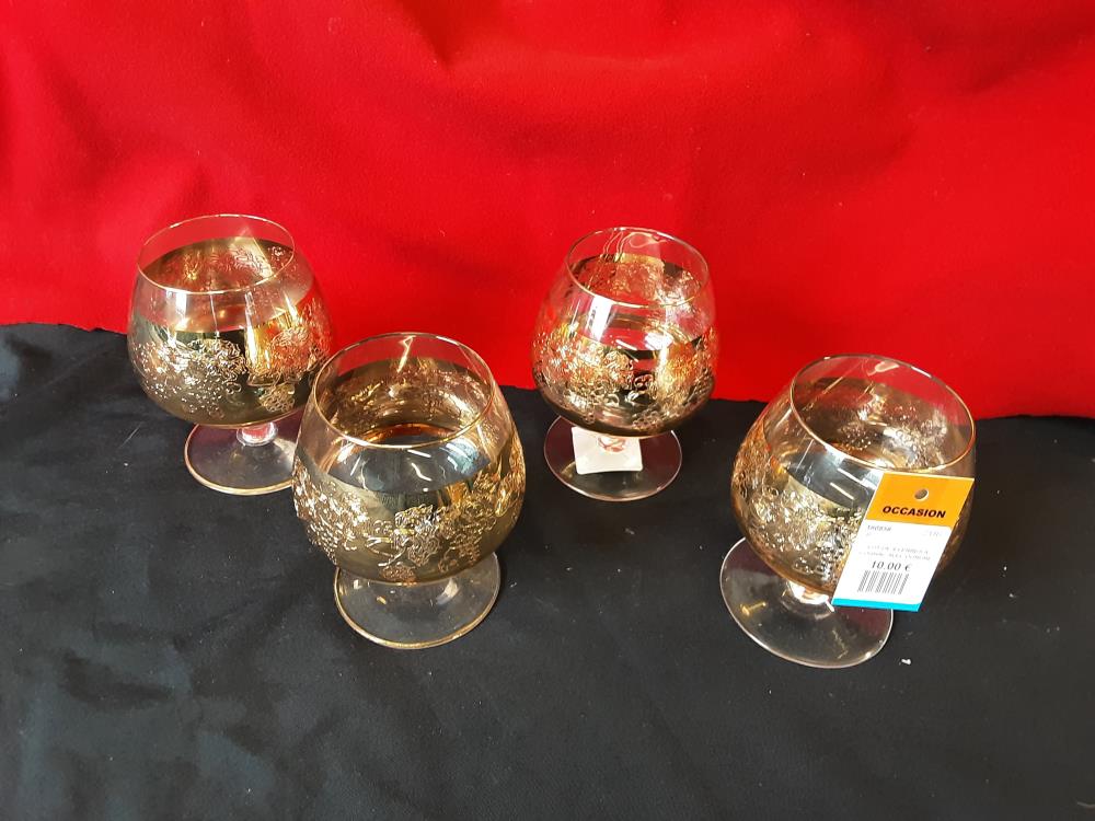 LOT DE 4 VERRES A COGNAC AVEC DORURE