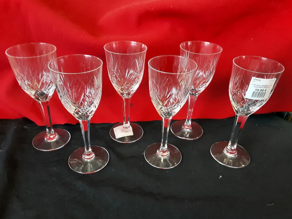 LOT DE 6 VERRES A VIN SUR PIED CRISTAL