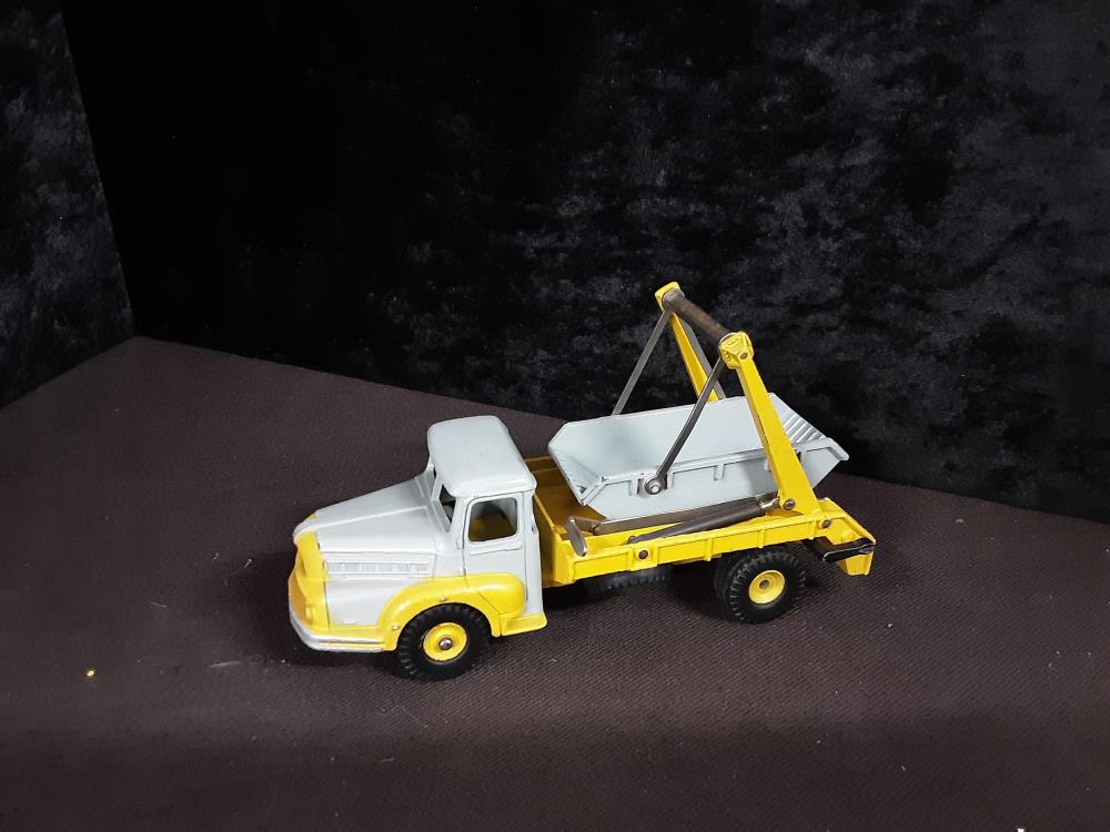 CAMION BENNE DINKY SUPER TOYS 1/43