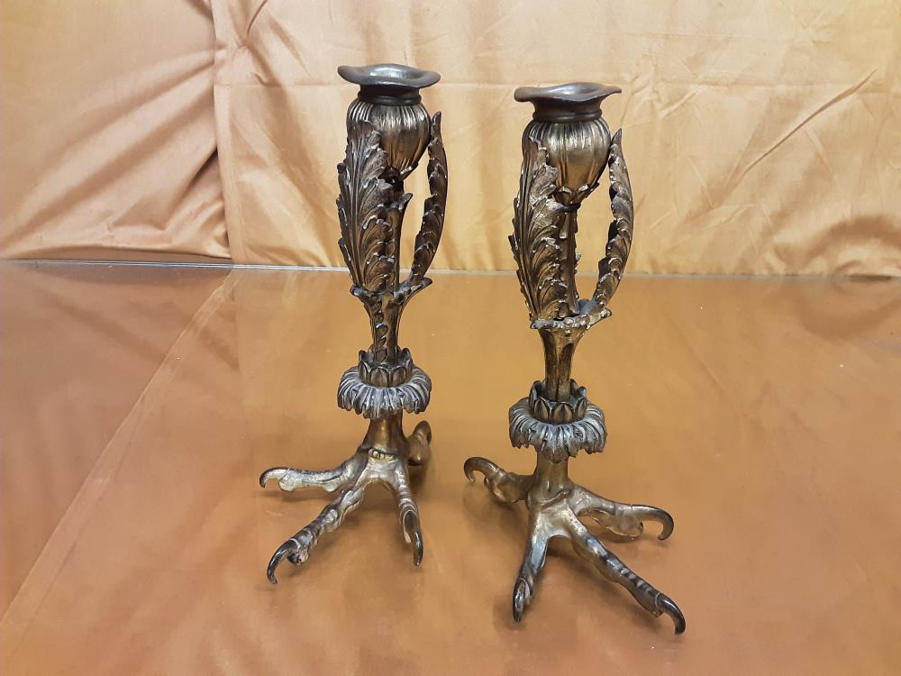 PAIRE DE BOUGEOIR PIED RAPACE EN BRONZE 