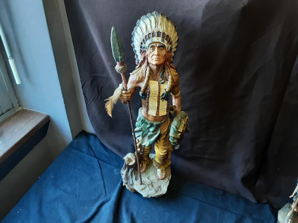 STATUETTE INDIEN EN RESINE HAUTEUR: 59CM 