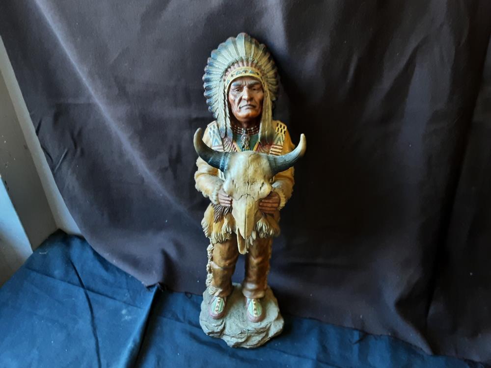 STATUETTE INDIEN EN  RESINE HAUTEUR: 47CM 