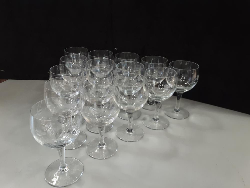 LOT 15 VERRES BALLON