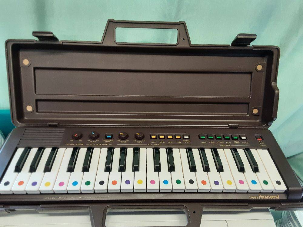 PIANO DE TABLE A PILE UNIQUEMENT YAMAHA PORTASOUND PS-2