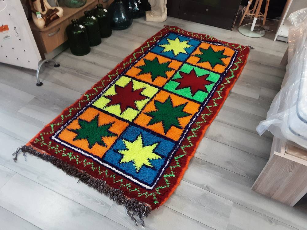 TAPIS COLORE ETOILES FAIT MAIN 