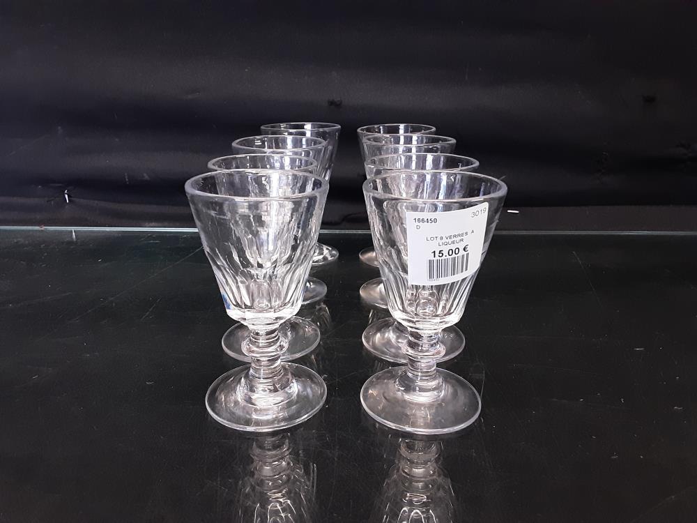 LOT 8 VERRES A LIQUEUR