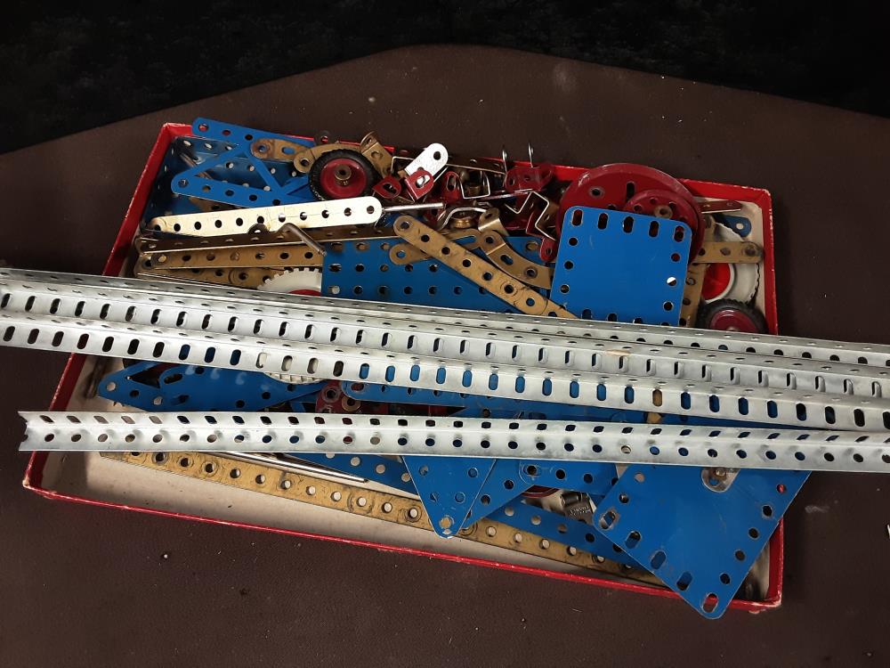 LOT DE PIÈCES MECCANO