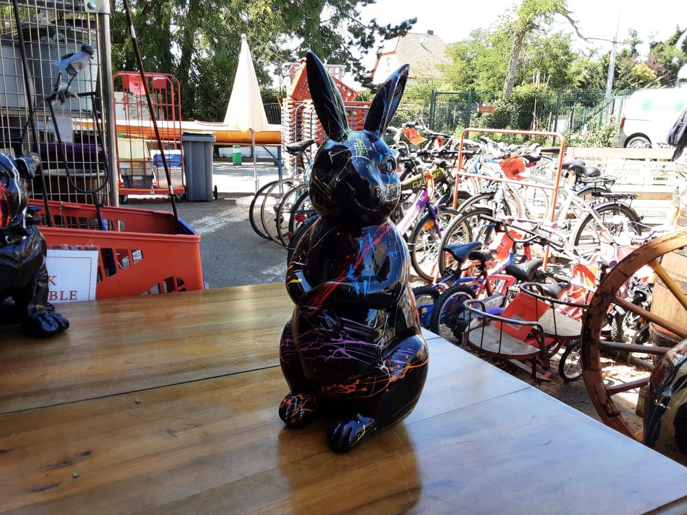 STATUE LAPIN NOIR SPLASH MULTICOLORE