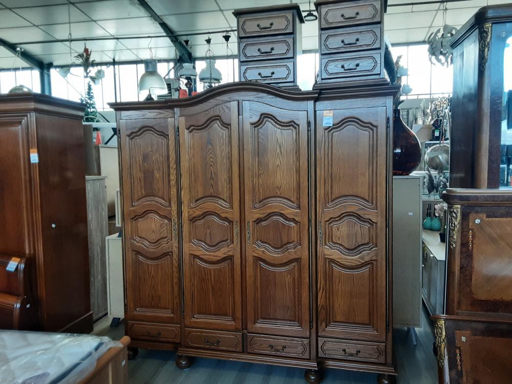 ARMOIRE 4 PORTES EN CHENE + 2 CHEVETS