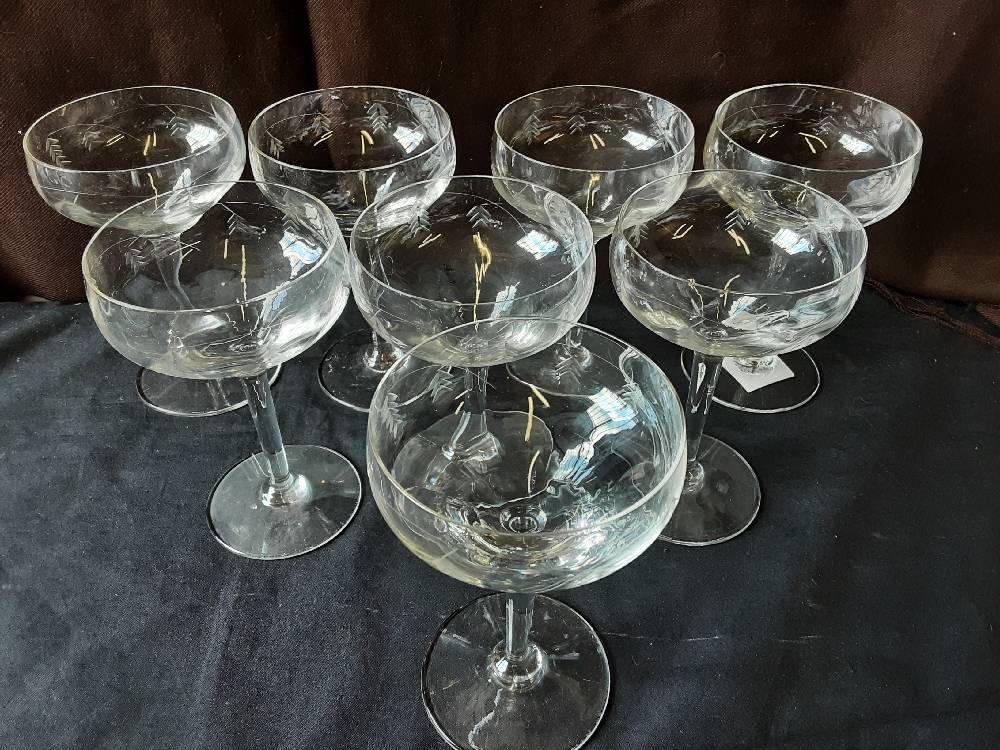 LOT DE 8 COUPES A CHAMPAGNE EN CRISTAL DE THANN