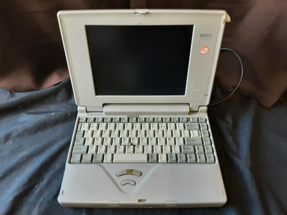 ORDINATEUR PORTABLE VINTAGE TOSHIBA T2110