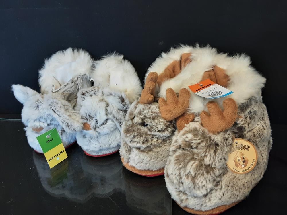 PAIRE DE CHAUSSON PELUCHE