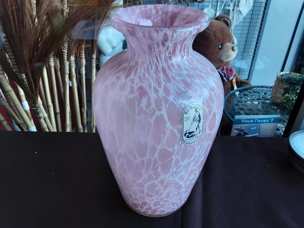 VASE ROSE A ROCHERE