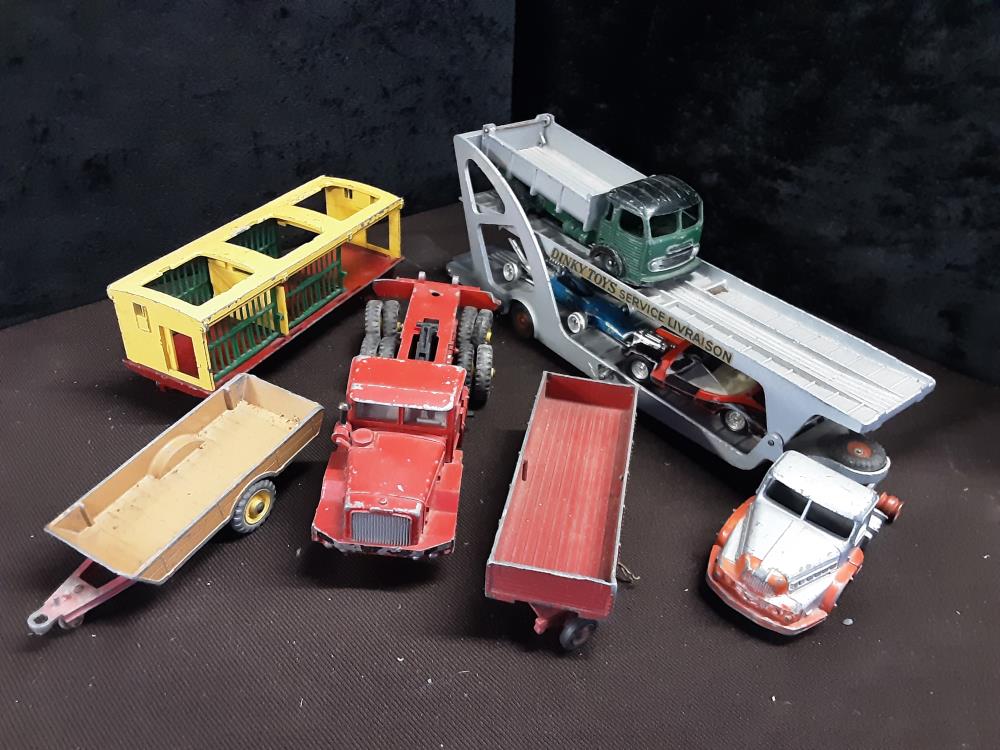 LOT DE CAMIONS AVEC REMORQUES EN METAL DINKY TOYS