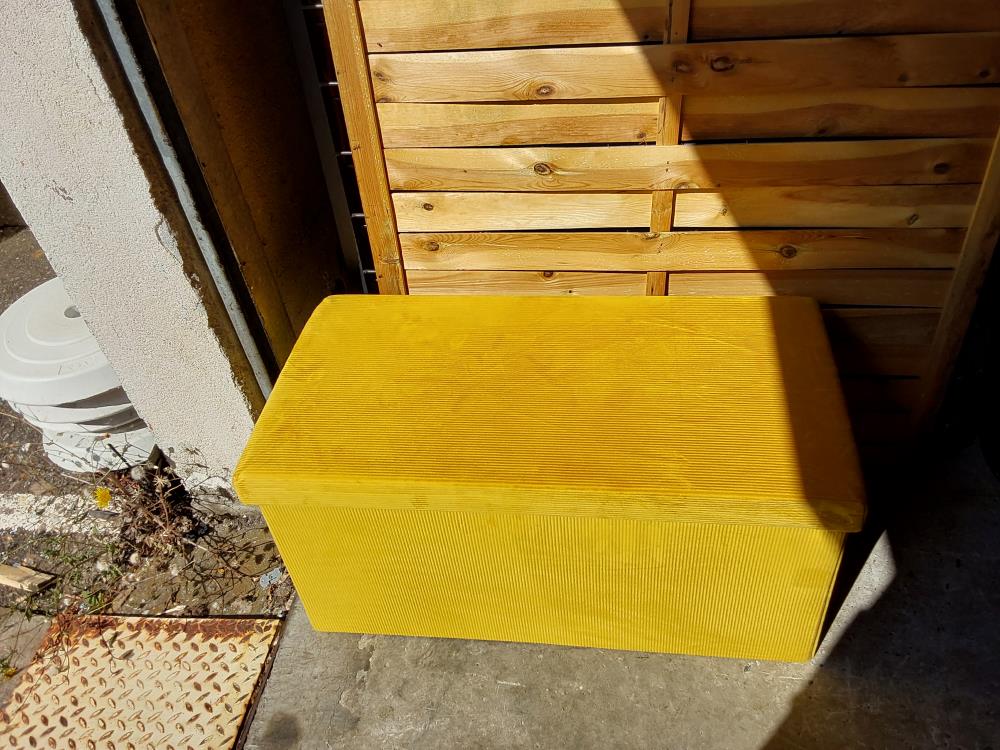 BANC DE RANGEMENT PLIABLE VELOURS CÔTELÉ COLORIS JAUNE (54006)