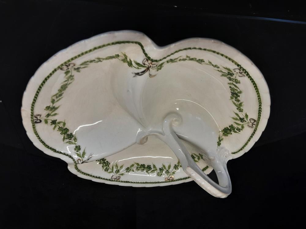 PLAT SEPARATEUR EN PORCELAINE