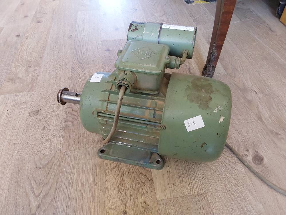 MOTEUR ELECTRIQUE 220V