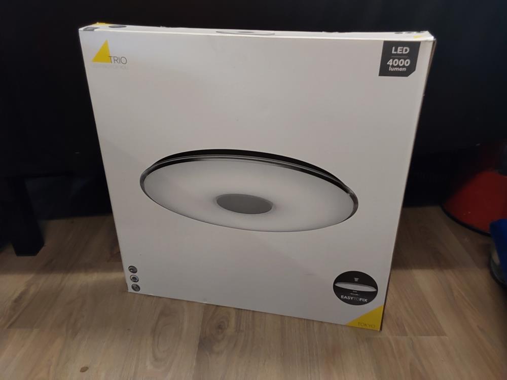 PLAFONNIER LED 4000 LUMEN CONNECTÉ AVEC VARIATEUR ET COULEUR TRIO EN CARTON 