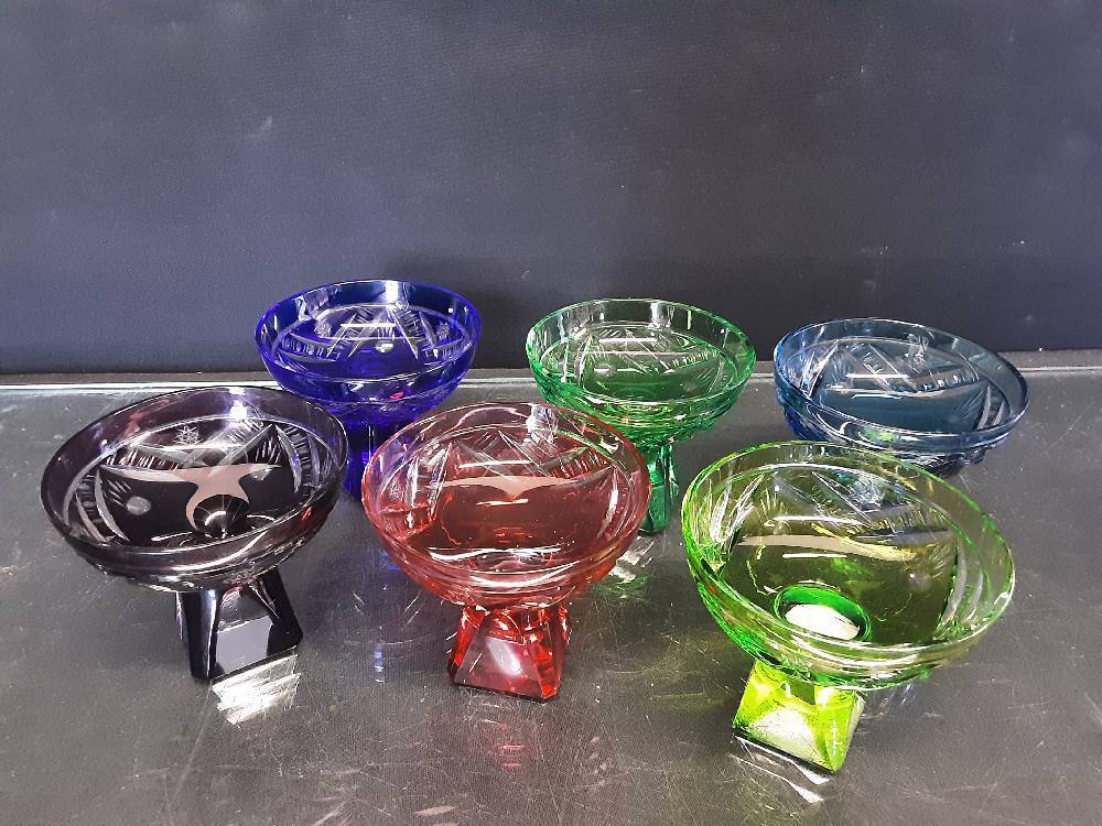 LOT 6 VERRES A LIQUEURS SUR PIED EN COULEUR