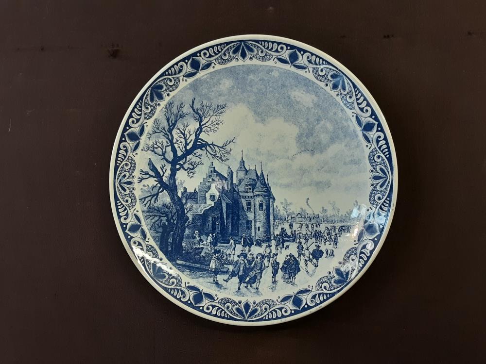 PLAT ROND MURAL BLEU ET BLANC DIAM. 40 CM