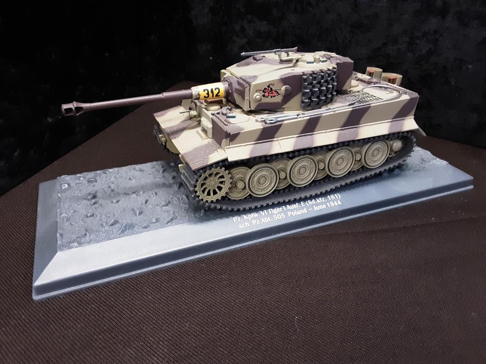 CHAR MINIATURE TIGER I 1944