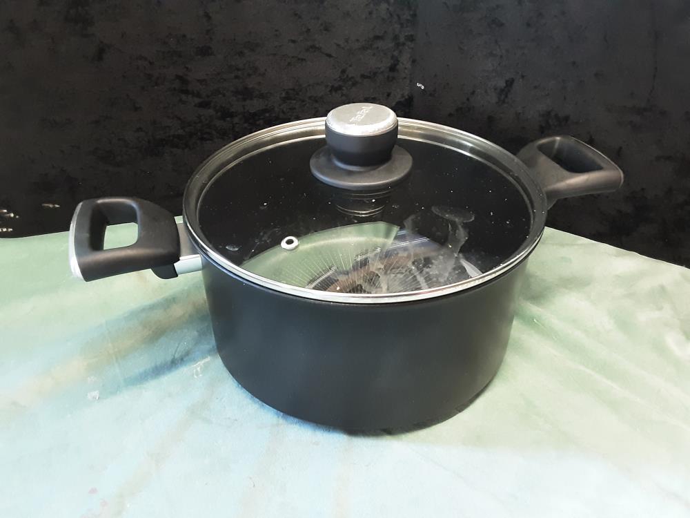 CASSEROLE TEFAL AVEC COUVERCLE 