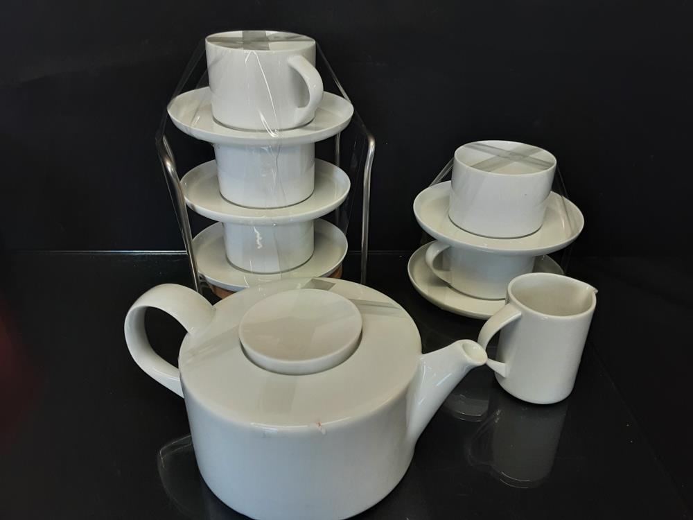 SERVICE A THE  BLANC MODERNE PORCELAINE DE PARIS 