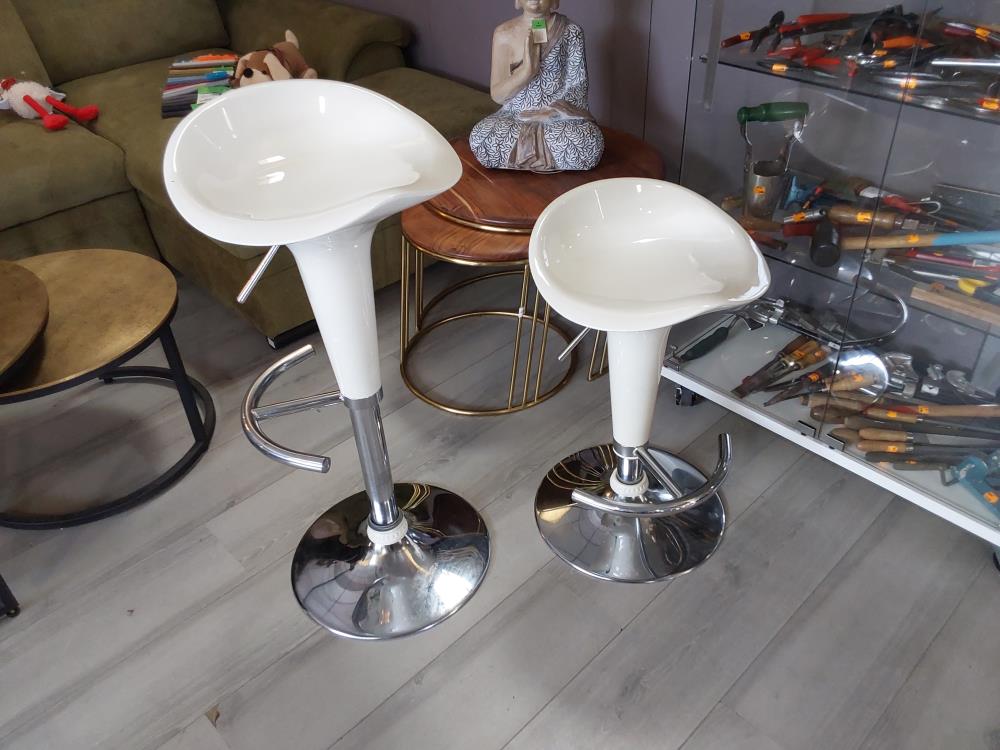 TABOURET DE BAR BLANC